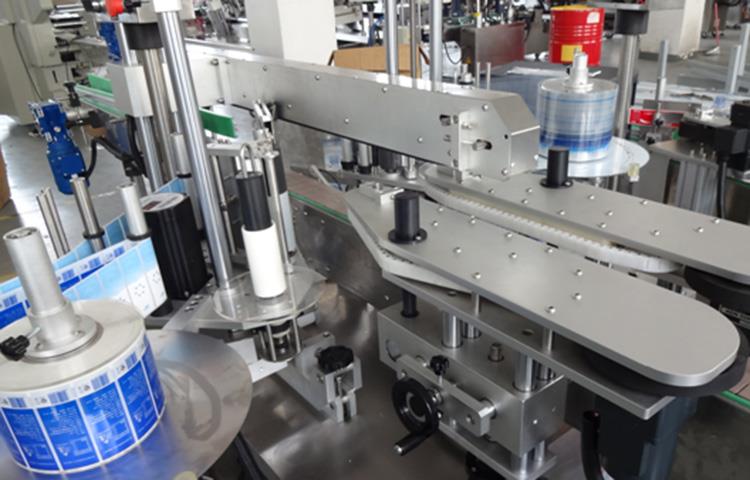 Plne automatický stroj na označovanie fliaš lineárneho typu na predaj